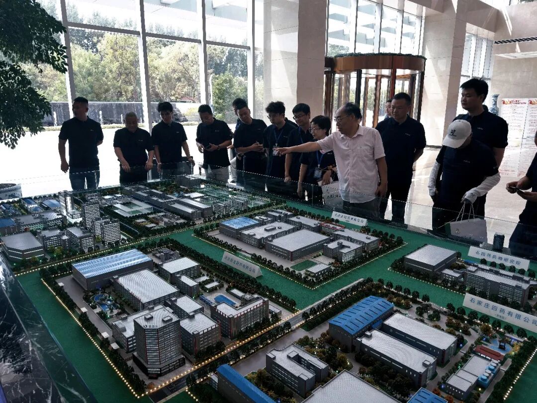 与会嘉宾参观石四药集团生产车间